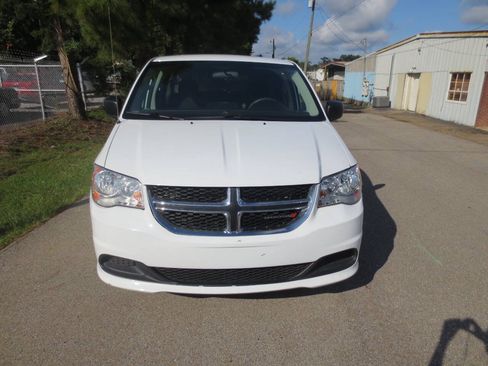 Used 2016 Dodge Grand Caravan SE w/ Quick Order Package 29E SE FWD image 3