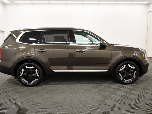 Certified 2024 Kia Telluride S w/ S Sunroof Package AWD/4WD image 9