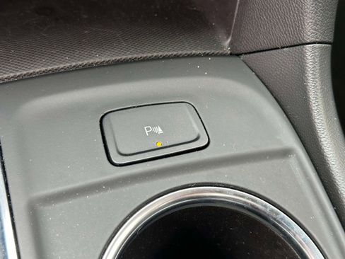 Used 2024 Chevrolet Equinox LT image 34