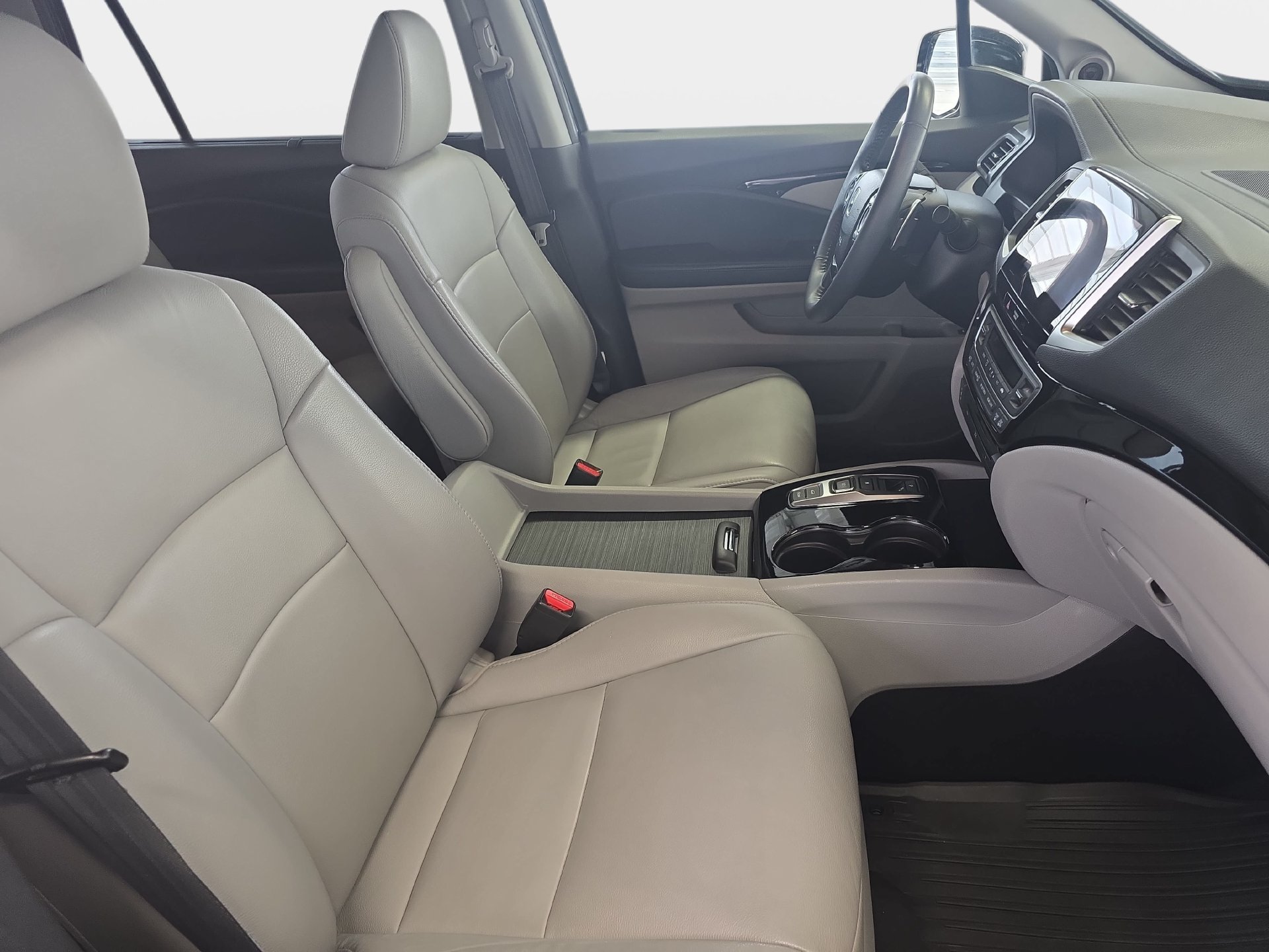 Used 2018 Honda Pilot Touring image 10