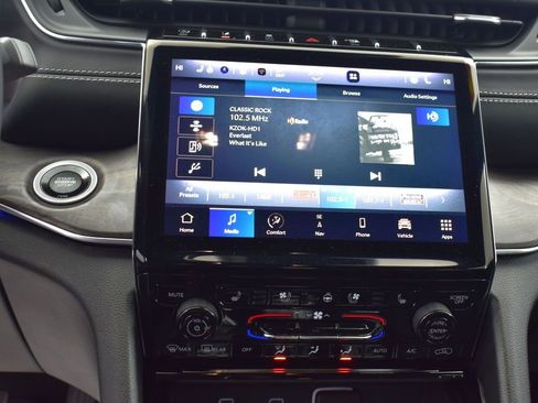 Used 2023 Jeep Grand Cherokee Overland image 16