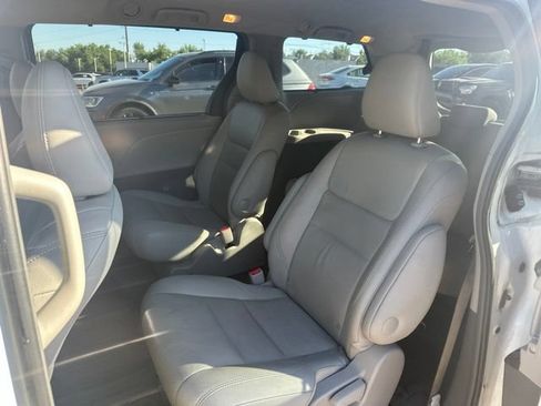 Used 2017 Toyota Sienna XLE w/ XLE Navigation Package AWD/4WD image 15