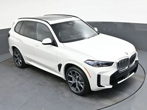 Used 2026 BMW X5 xDrive40i w/ M Sport Package AWD/4WD image 17