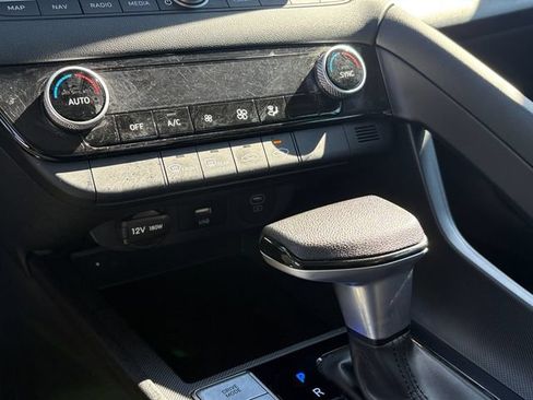 Used 2024 Hyundai Elantra SEL FWD image 22