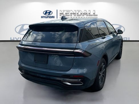 Used 2025 Lincoln Nautilus Premier image 6