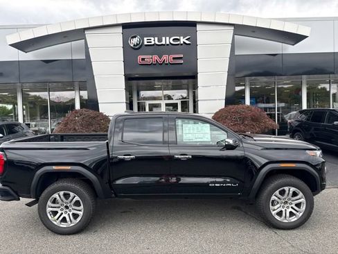 New 2026 GMC Canyon Denali w/ LPO, Denali Black Edition AWD/4WD image 29