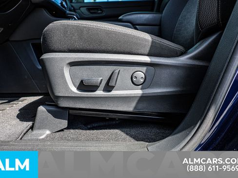 Used 2024 Nissan Pathfinder SV w/ SV Premium Package image 22