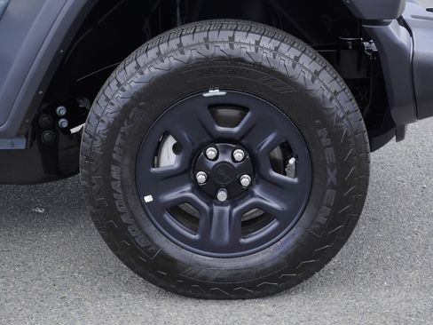 Certified 2026 Jeep Wrangler Sport AWD/4WD image 10