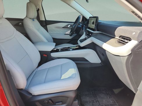 New 2026 Ford Explorer Platinum w/ LUX Leather Package image 25