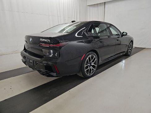Used 2023 BMW 760i xDrive w/ Executive Package image 4