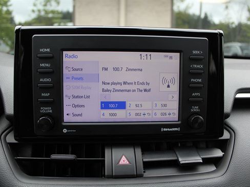 Used 2022 Toyota RAV4 XLE AWD/4WD image 9