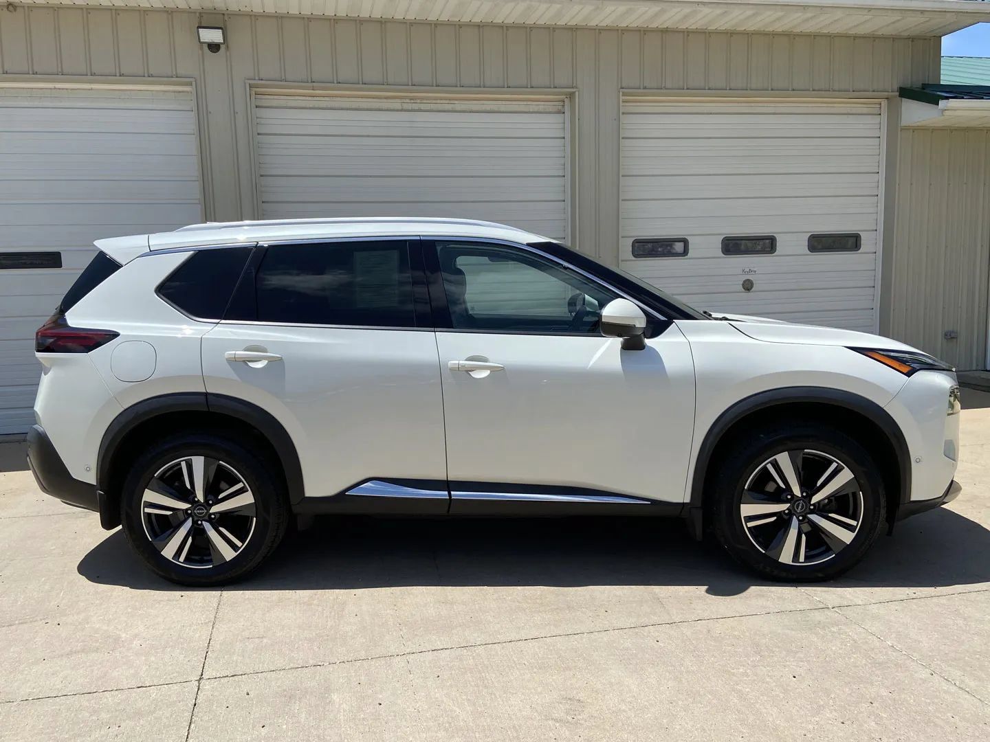 Used 2023 Nissan Rogue SL w/ SL Premium Package AWD/4WD image 7