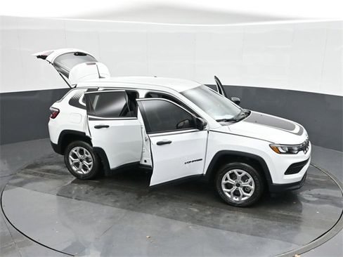 Used 2025 Jeep Compass Sport w/ Mopar Graphics Package image 49