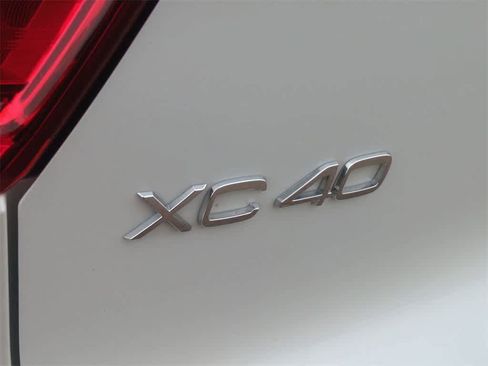 Used 2023 Volvo XC40 B5 Ultimate w/ Protection Package Premier image 5