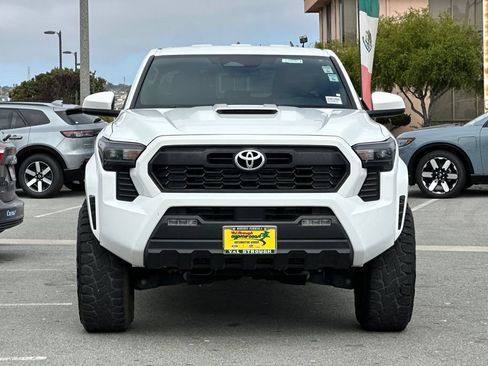 Used 2024 Toyota Tacoma TRD Sport AWD/4WD image 8