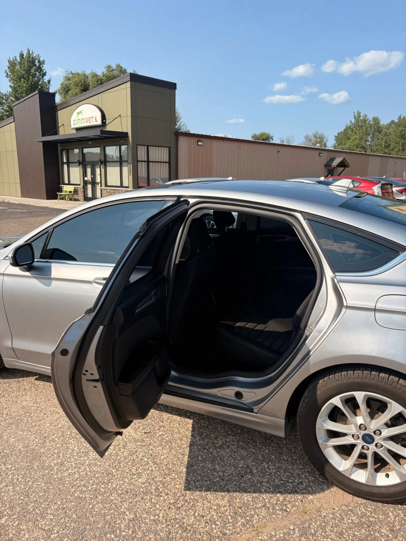 Used 2020 Ford Fusion SE FWD image 30