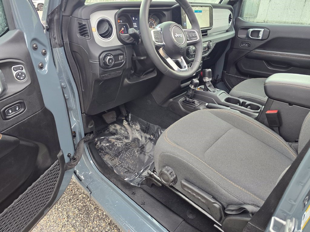 Used 2026 Jeep Wrangler Unlimited Sahara AWD/4WD image 14