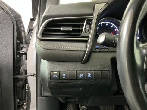 Used 2022 Toyota Camry SE FWD image 17