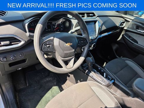 Used 2022 Chevrolet TrailBlazer LT w/ Convenience Package FWD image 8