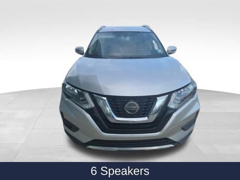 Used 2018 Nissan Rogue SV image 3