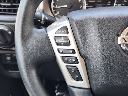 Used 2022 Nissan Titan SV RWD image 30