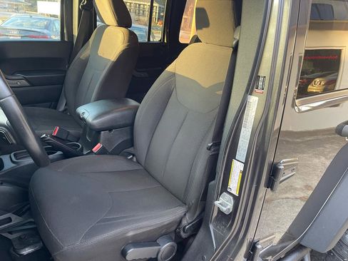 Used 2017 Jeep Wrangler Unlimited Sport w/ Quick Order Package 23S AWD/4WD image 7