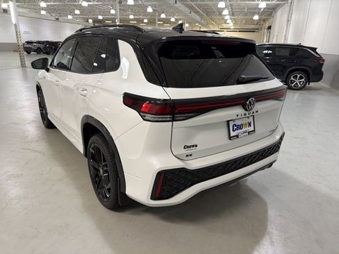 New 2026 Volkswagen Tiguan SE R-Line AWD/4WD image 6