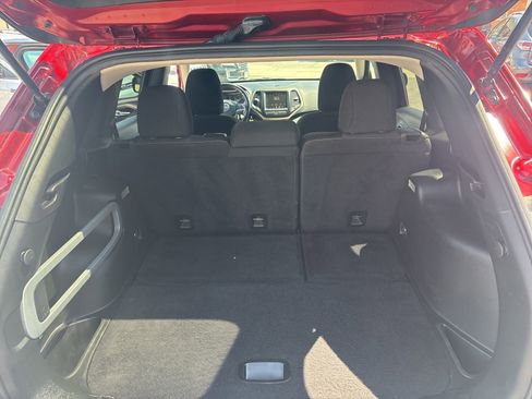 Used 2016 Jeep Cherokee Latitude w/ Cold Weather Group AWD/4WD image 15