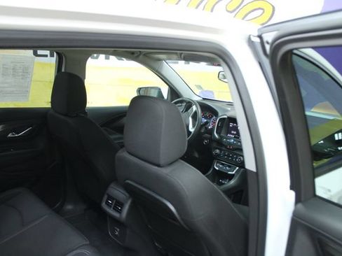 Used 2024 GMC Terrain SLE FWD image 12