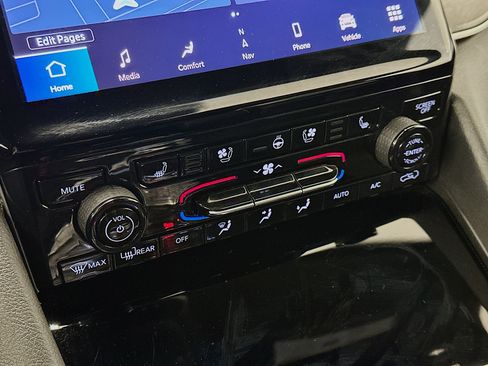 Used 2024 Jeep Grand Cherokee L Limited w/ Luxury Tech Group II image 24