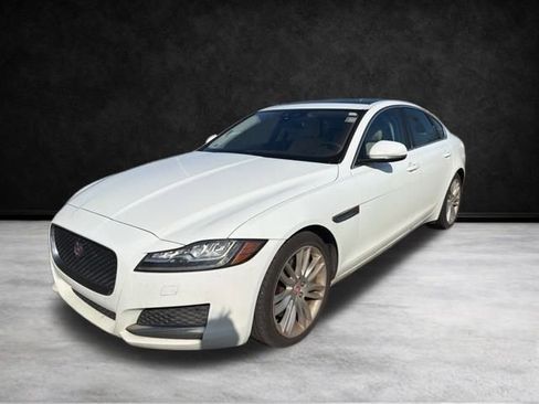 Used 2016 Jaguar XF Prestige image 11