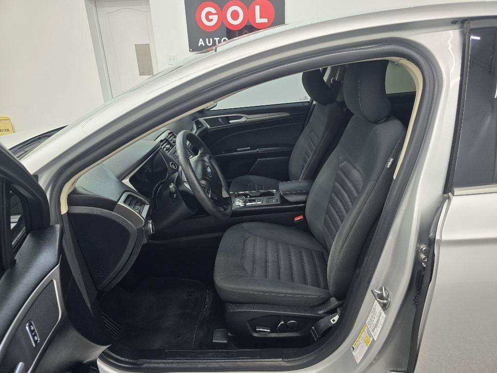 Used 2018 Ford Fusion SE FWD image 9