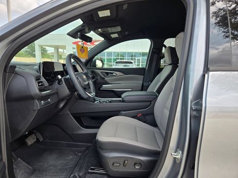 Certified 2026 Chevrolet Traverse LT w/ Driver Confidence Package AWD/4WD image 9
