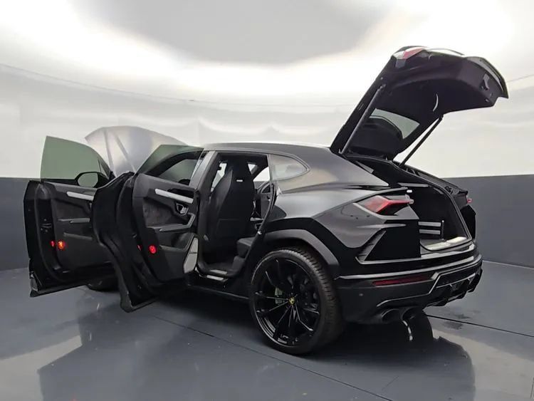 Used 2022 Lamborghini Urus AWD/4WD image 23