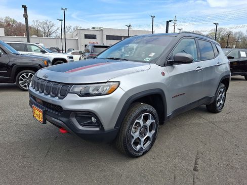 Certified 2022 Jeep Compass Trailhawk w/ Sun and Sound Group AWD/4WD image 3