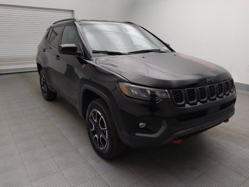 Used 2024 Jeep Compass Trailhawk AWD/4WD image 13