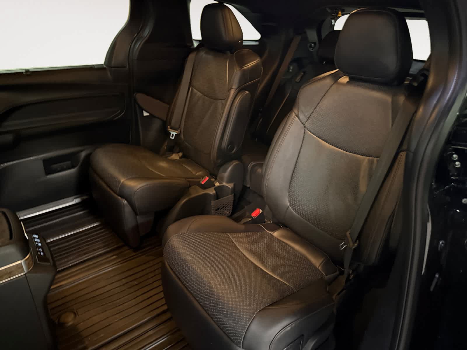 Used 2026 Toyota Sienna Limited FWD image 17