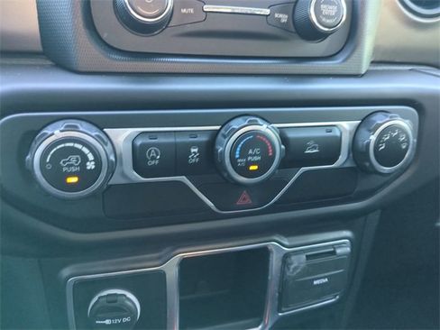 Used 2020 Jeep Gladiator Sport image 26