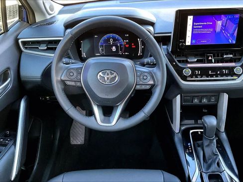 Certified 2024 Toyota Corolla Cross XLE image 6