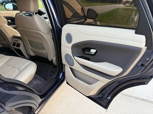 Used 2016 Land Rover Range Rover Evoque SE Premium image 19