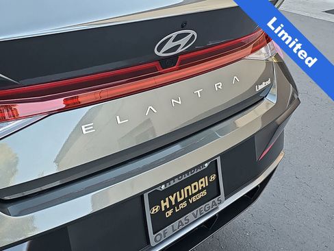 Used 2025 Hyundai Elantra Limited image 11