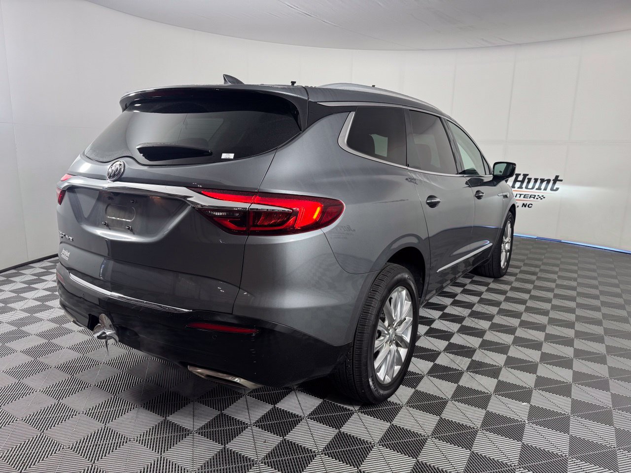 Used 2021 Buick Enclave Essence w/ Sound and Sites Package AWD/4WD image 7