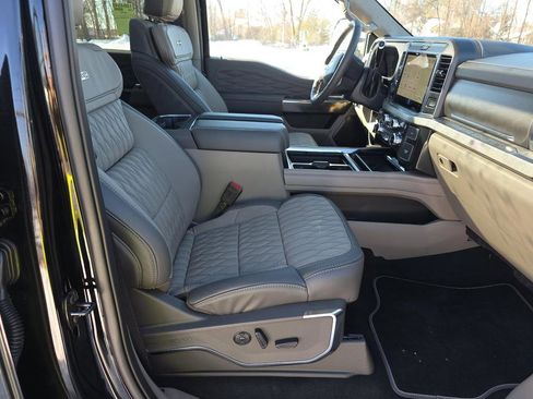 Used 2025 Ford F450 Platinum w/ Platinum Plus Package image 2