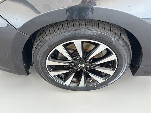 Used 2018 Nissan Altima 2.5 SV FWD image 11