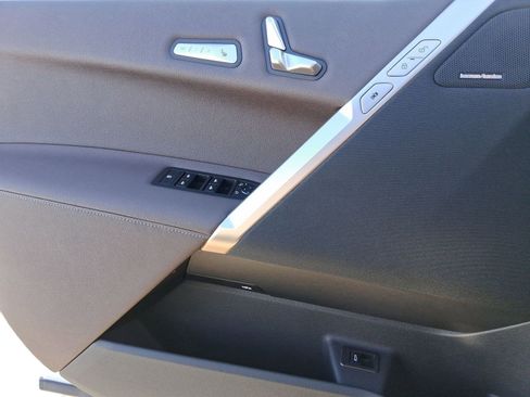 New 2026 BMW iX xDrive60 image 11