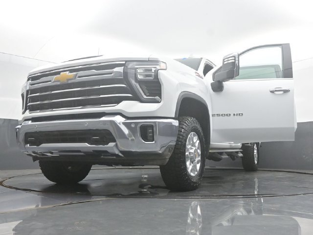 Used 2025 Chevrolet Silverado 2500 LTZ w/ LTZ Premium Package AWD/4WD image 56