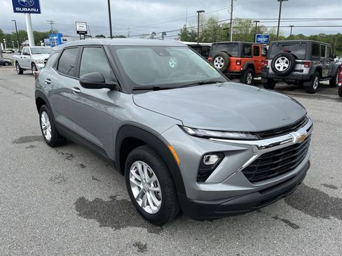 Used 2025 Chevrolet TrailBlazer LS w/ LS Convenience Package AWD/4WD image 10
