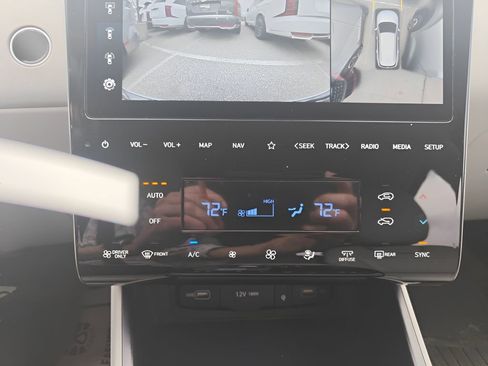 Used 2024 Hyundai Tucson Limited image 16