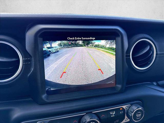 Used 2018 Jeep Wrangler Unlimited Sahara AWD/4WD image 22