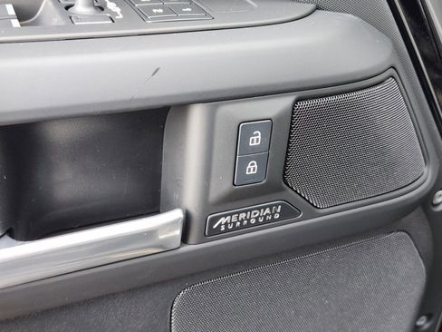 New 2025 Land Rover Defender 110 X-Dynamic SE image 16